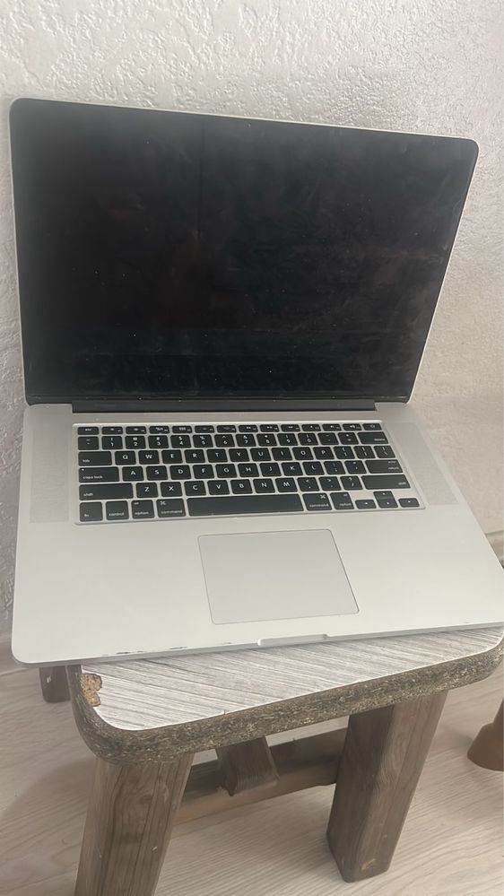 Продам Macbook pro15 на запчасти