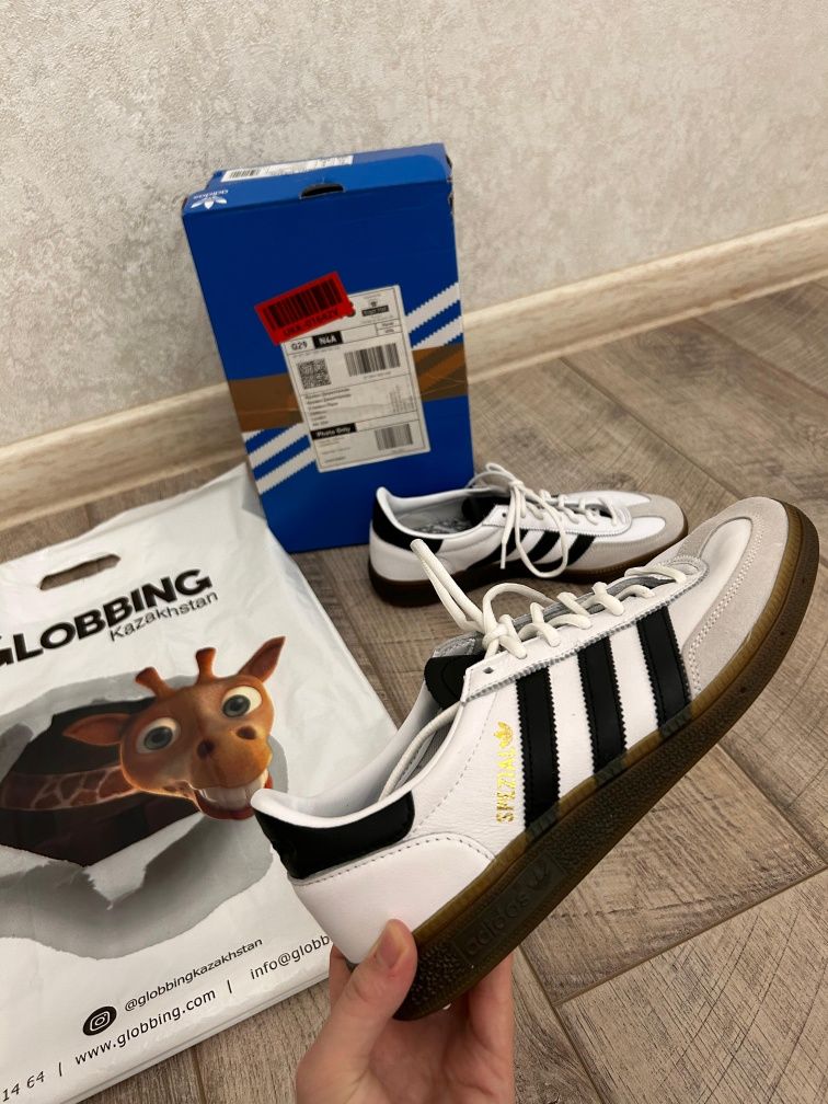 Кроссовки Адидас (Adidas)