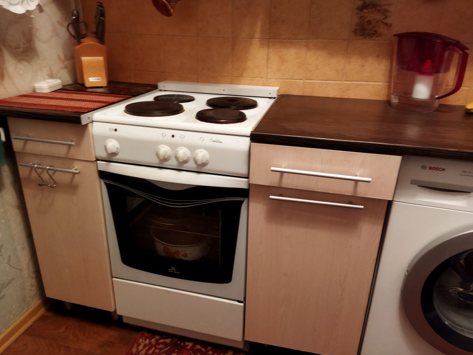Продам кухонный гарнитур и электрическую плиту