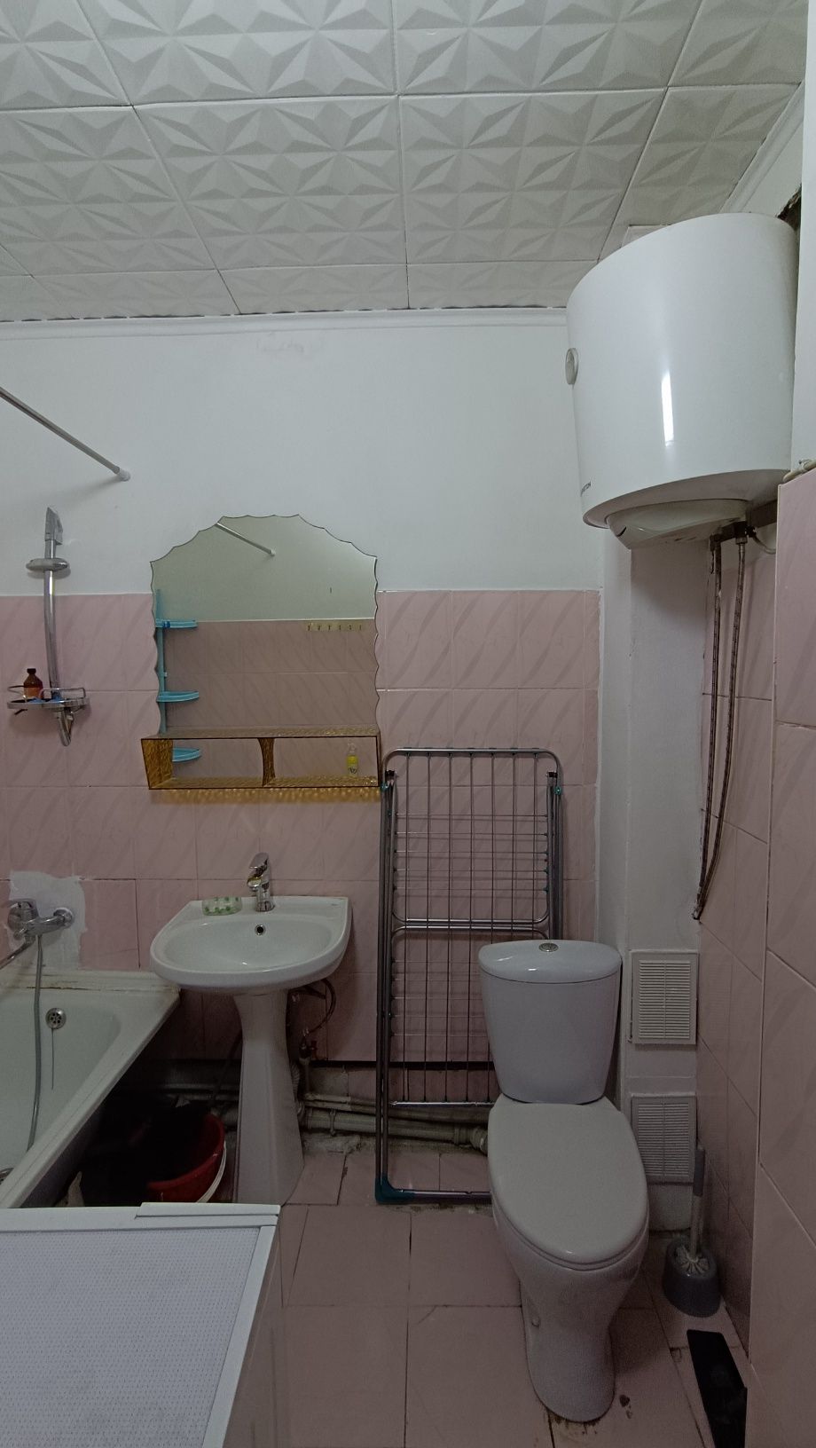 Сдам 1 комнатную квартиру.На 1 этаже .
