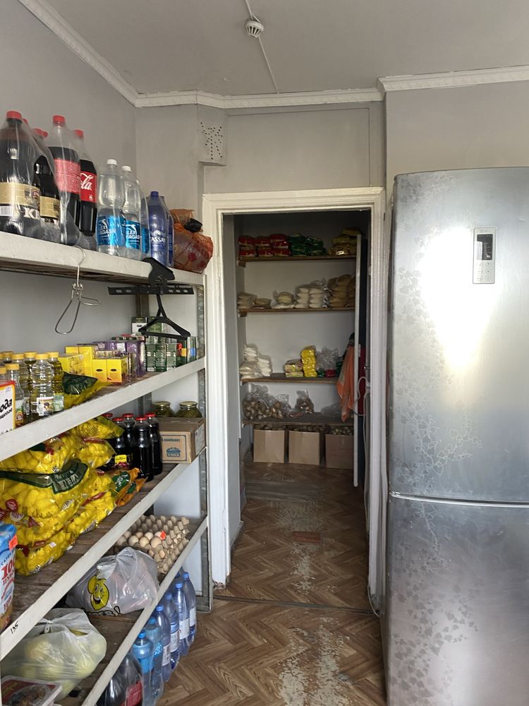 Продаю продуктовый магазин .