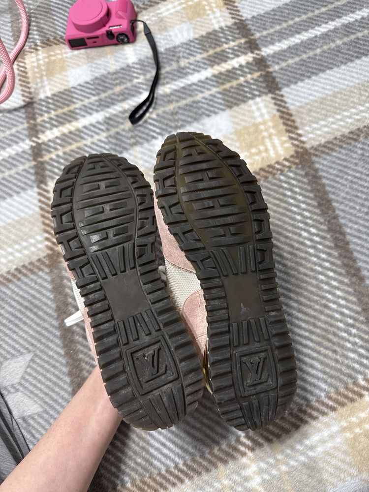 Louis vuitton run away