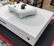 XBOX one S . хорошее состояние