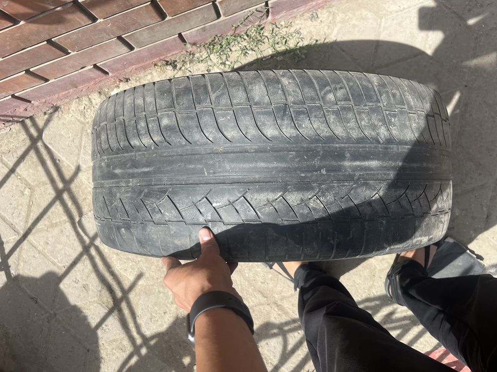Продам шины! 275/40/20 мишлен.