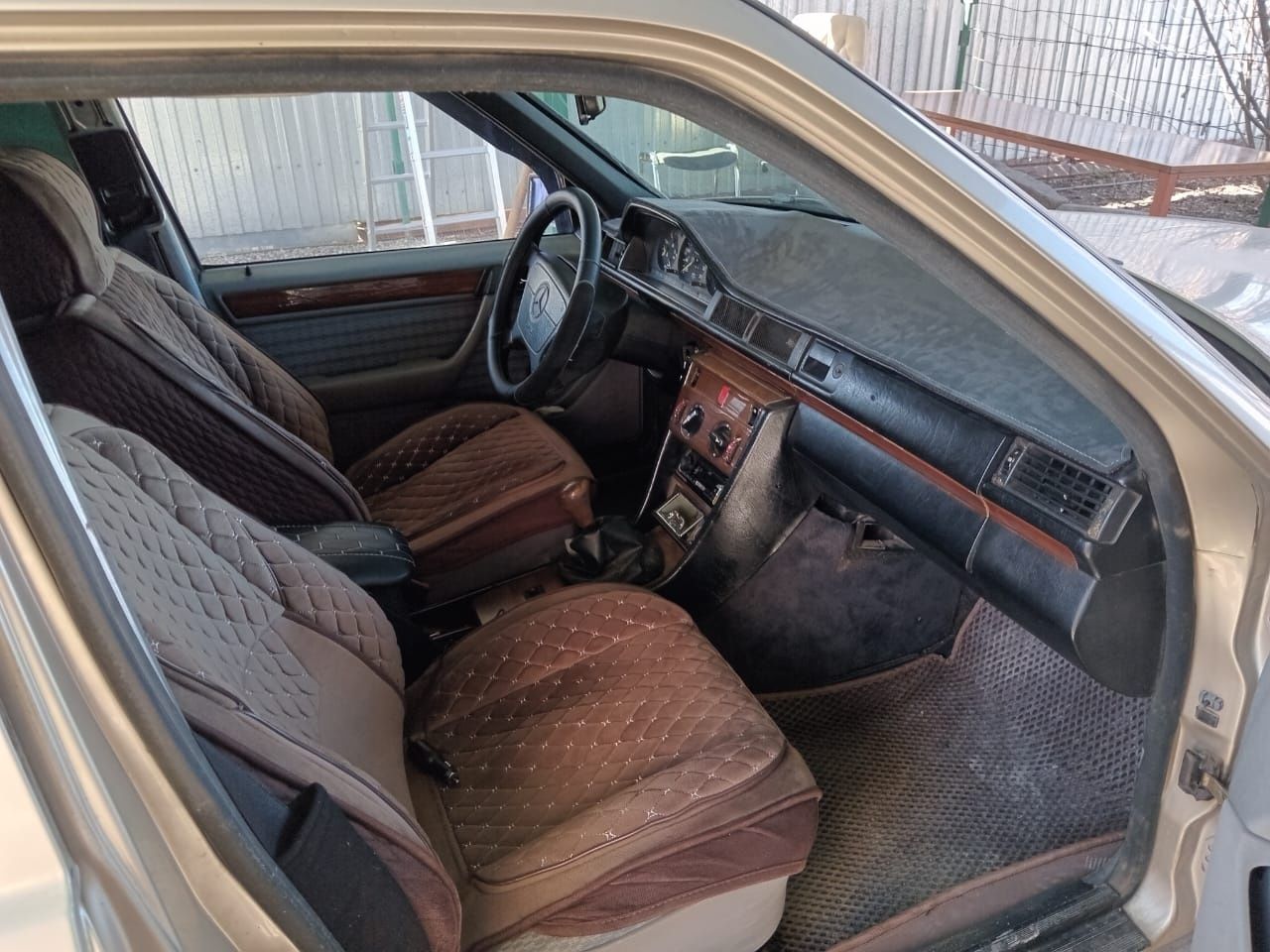 Mercedes E200 на запчасти, на ходу