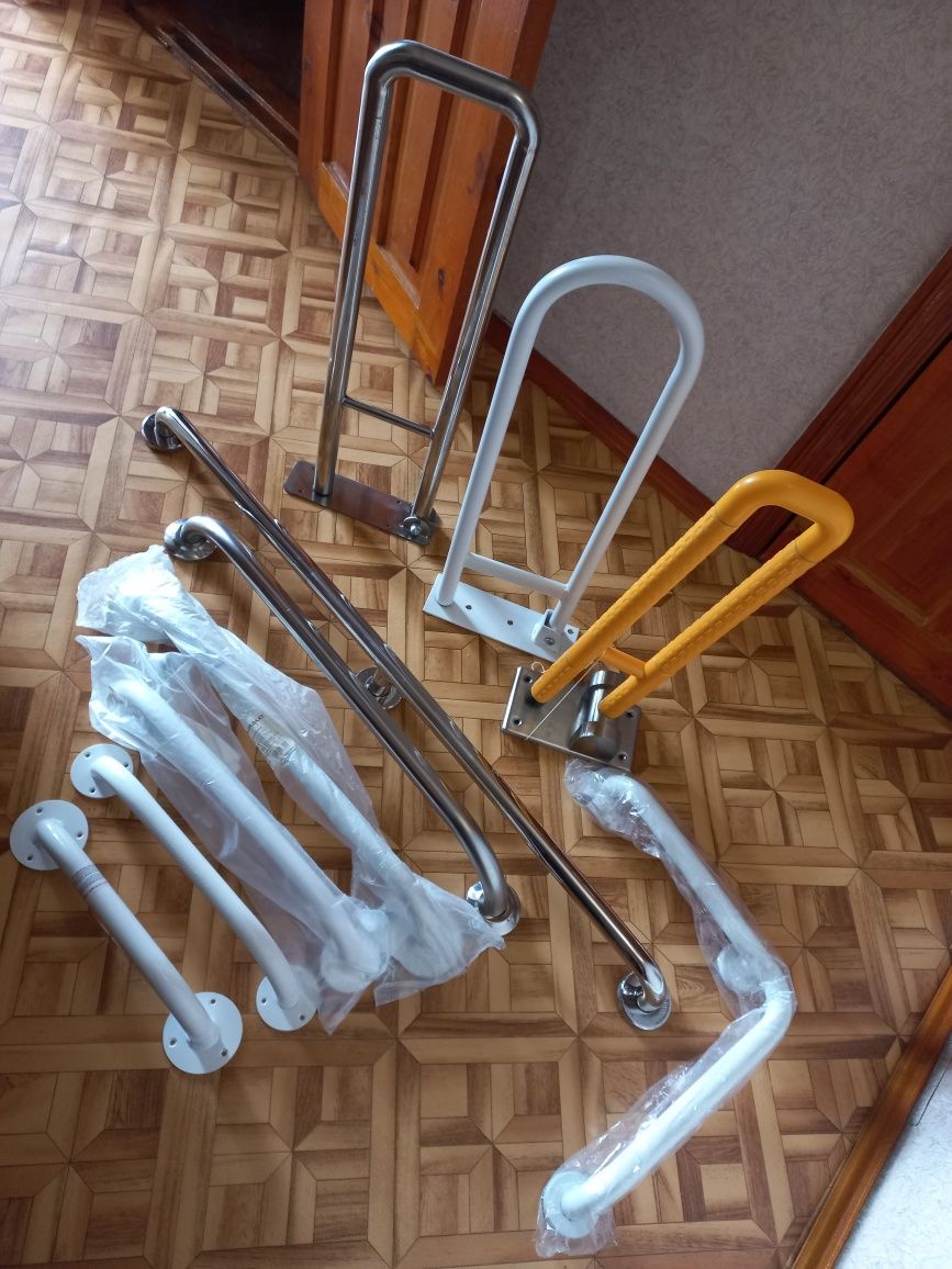 Поручни для ванн и туалета.