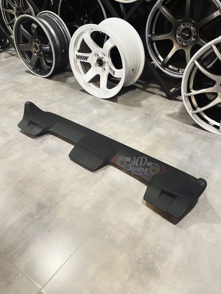 Спойлер верхний Toyota Rav4 XA10