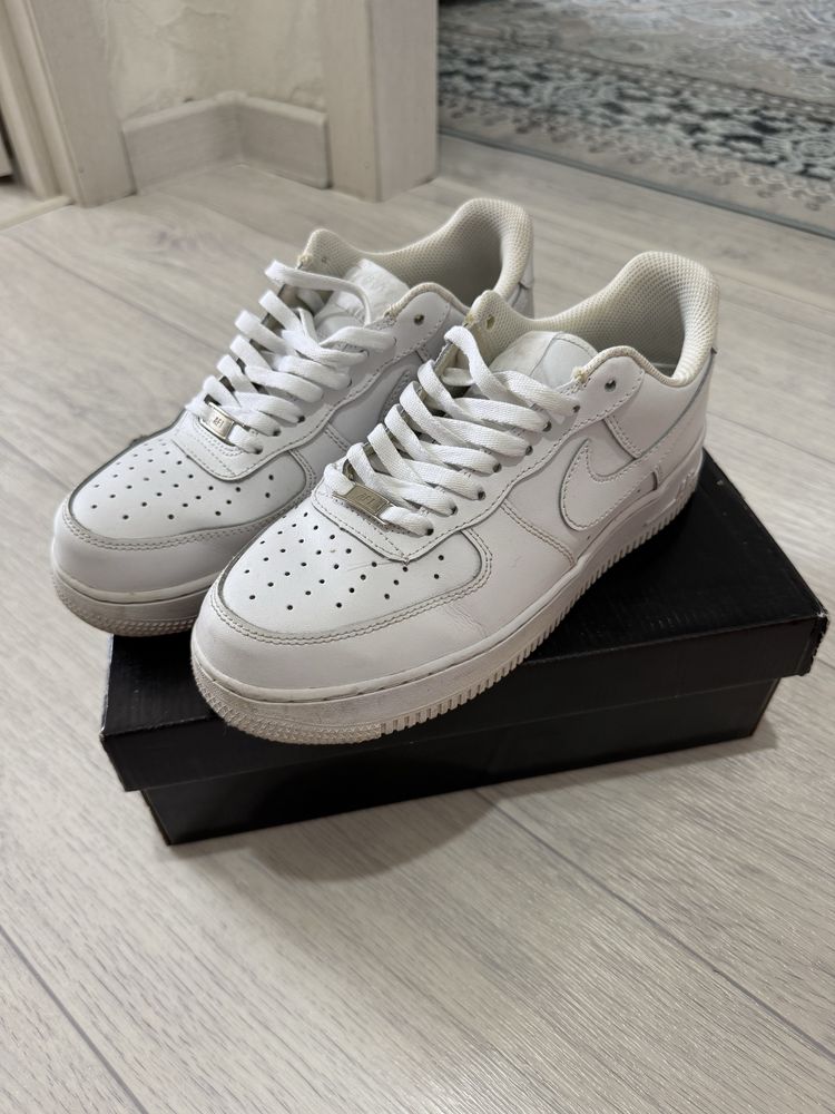 Кроссовки Nike. Размер 41 и 36