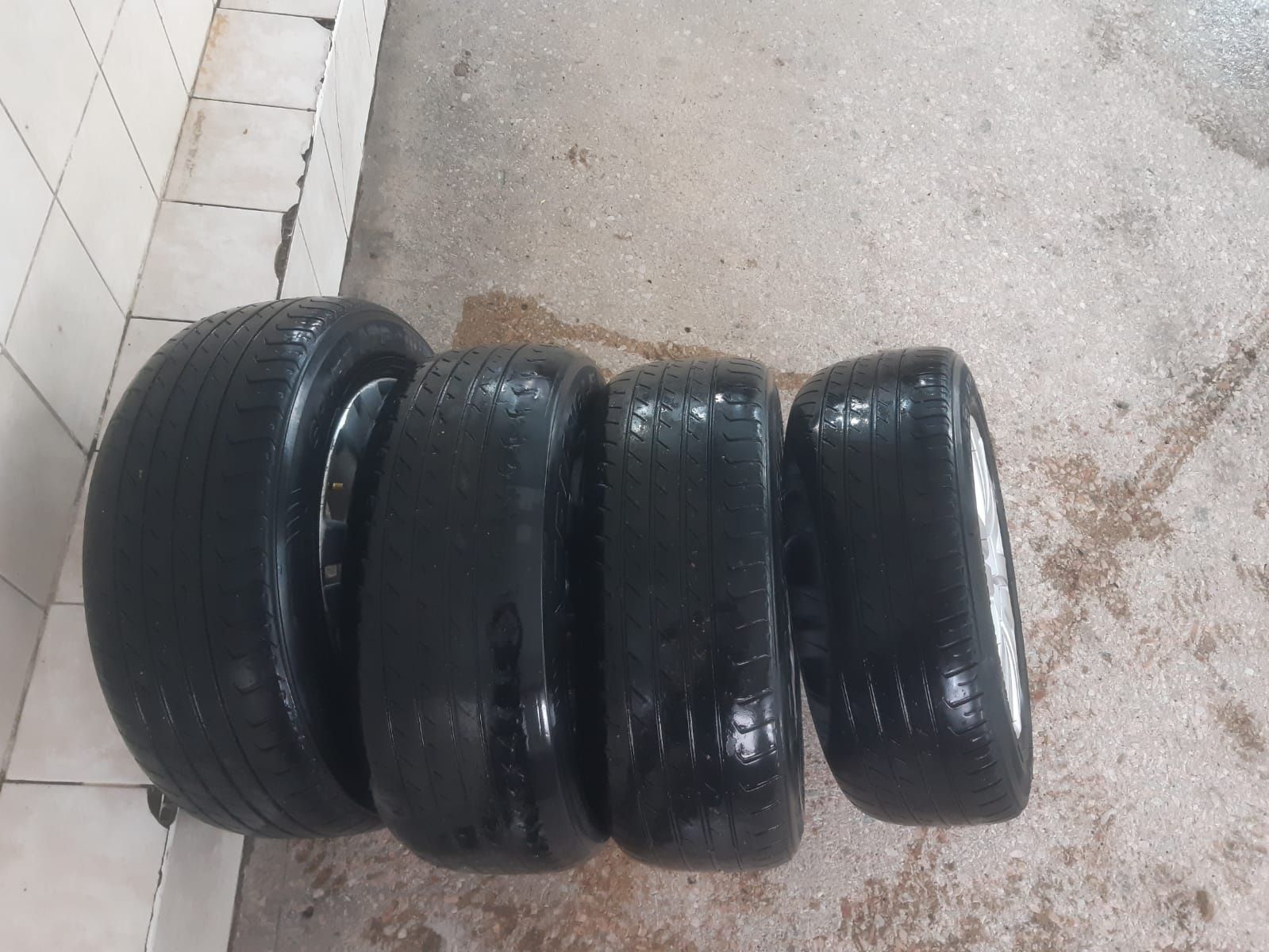 Продам диска с летный резиной 205/60 R16