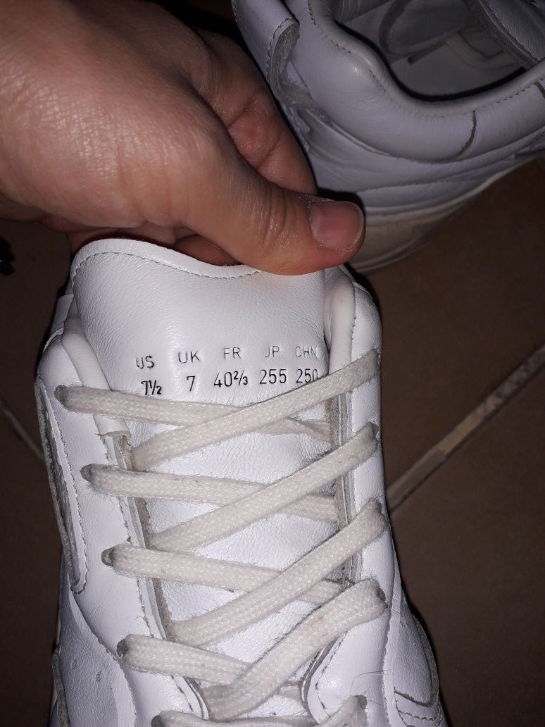 Фирменные кожаные кроссовки Adidas размер 40-41