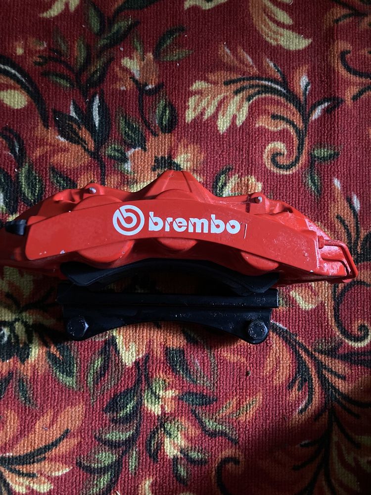 Суппорта brembo новые комплект на перед подходят на диск выше R18