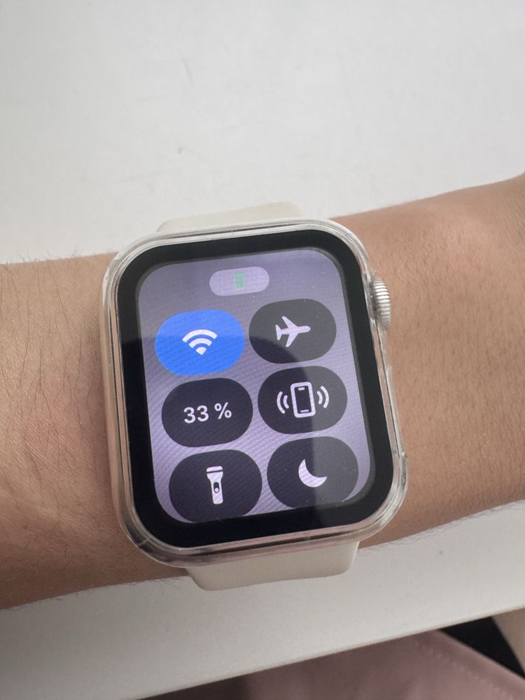 Продам часы Apple Watch SE 2024 40 mm.