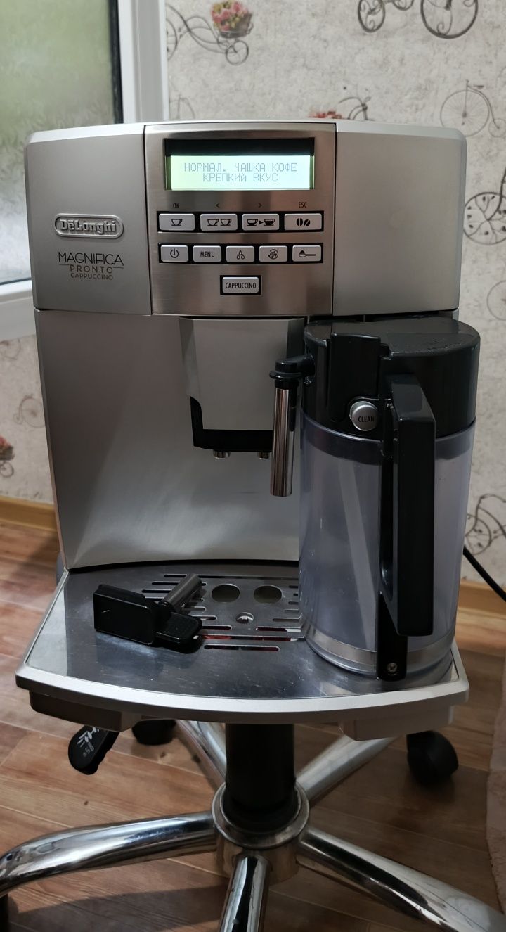 Автоматическая кофемашина Delonghi