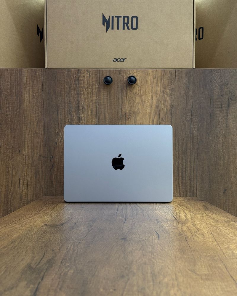 Ноутбук Apple MacBook Air 13 2024 / M3 / 8GB / 256GB