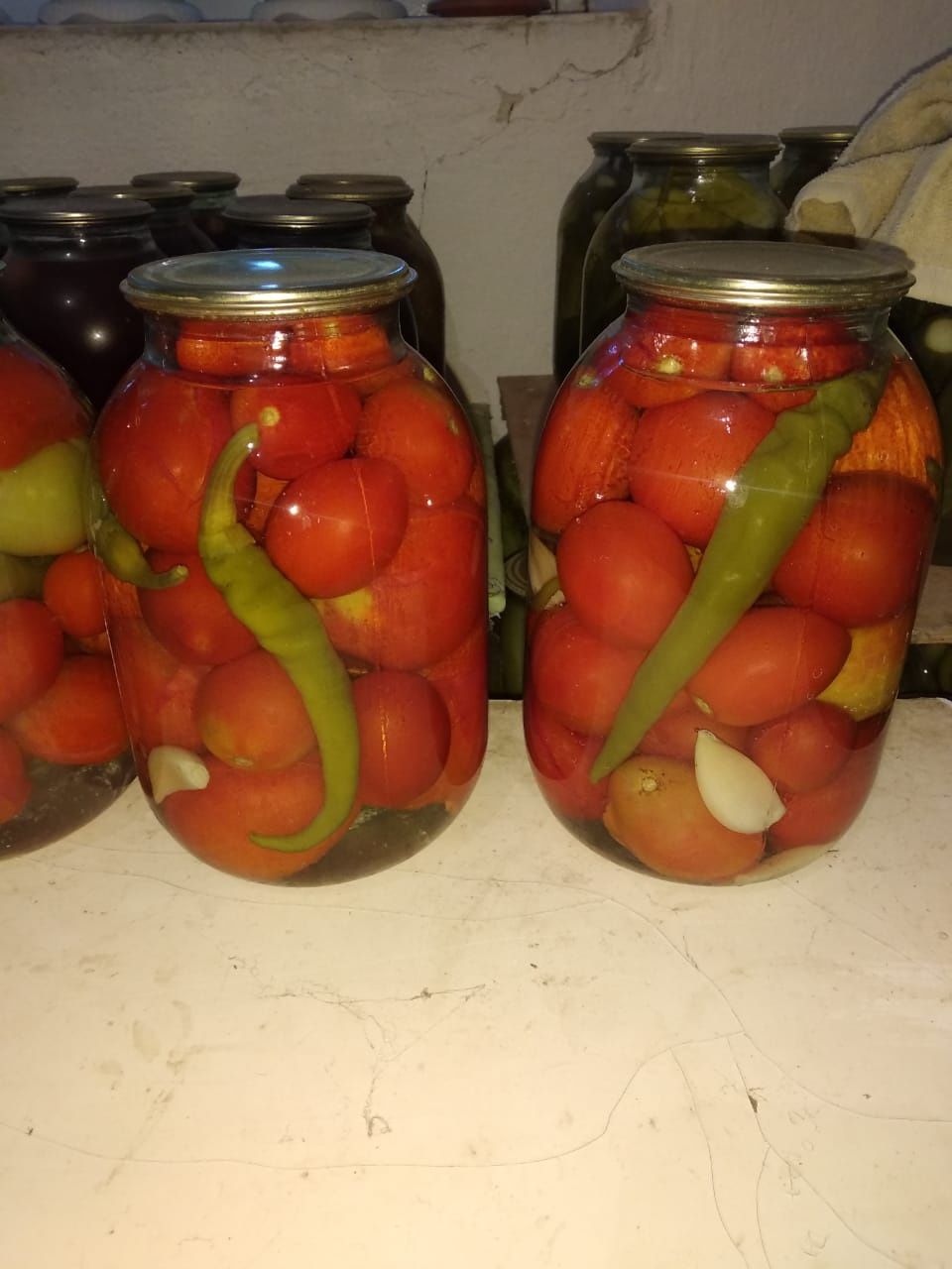 Огурцы консервированные, помидоры консервированные, компоты и салаты