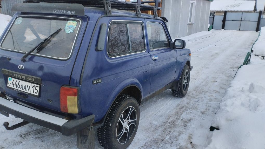 Продам автомобиль Нива 21213.