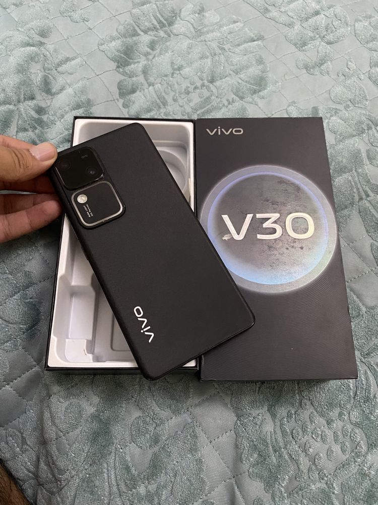 Vivo. V30. 5G.   12+12+256