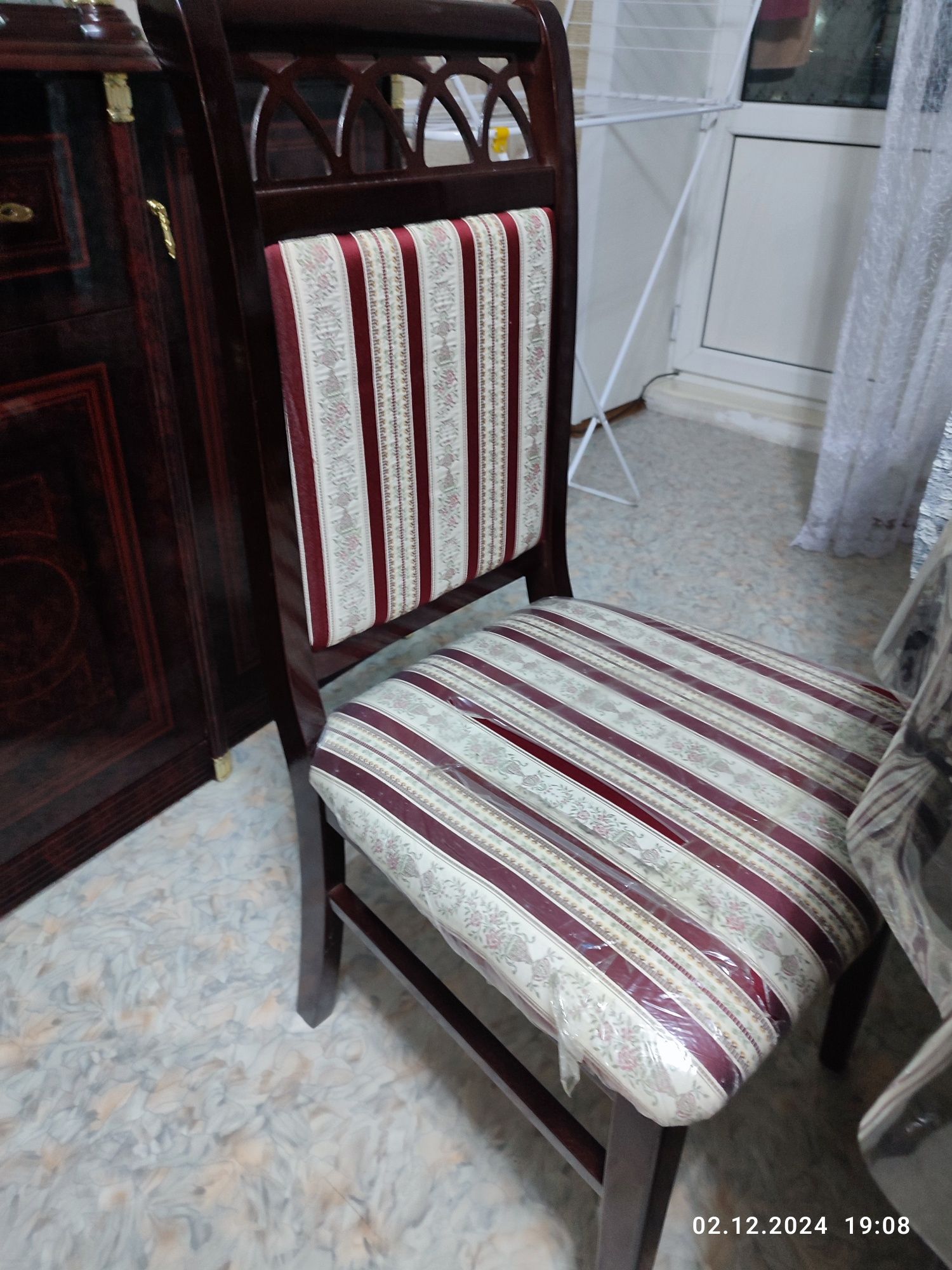 Продам гарнитур итальянский,в нормальном состоянии.