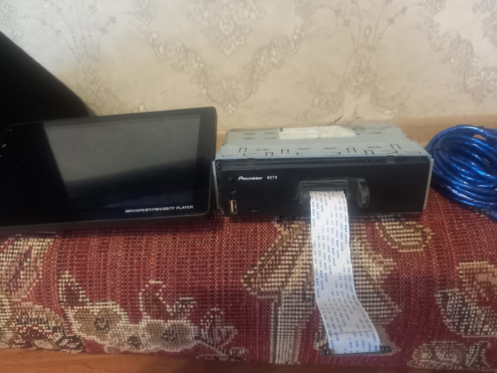 Продам Саб, колонку, планшеты и магнитоллу