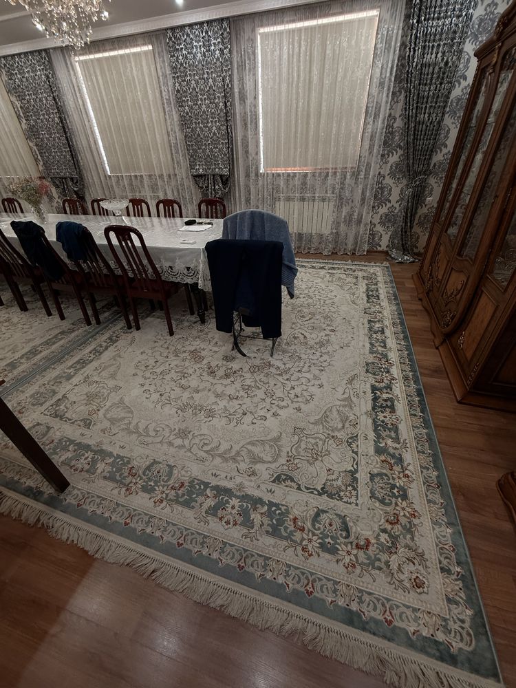 Стол стулья в гостиную
