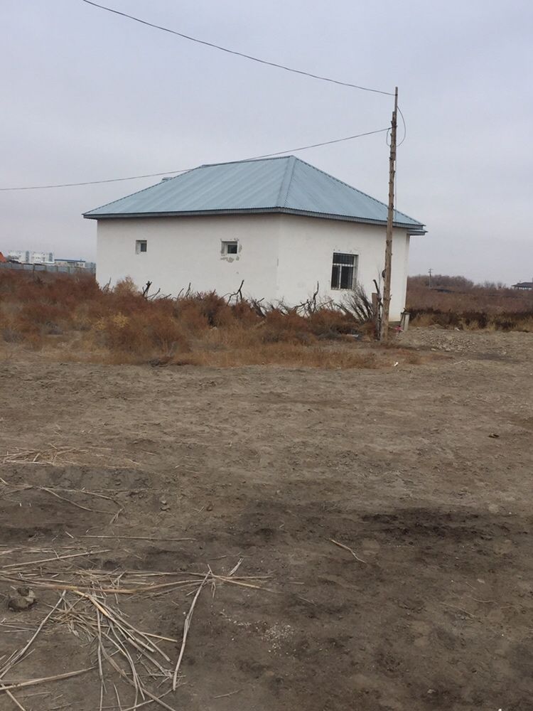 саяхатта 3 болмели уй сатылады, 10 сотык жеримен