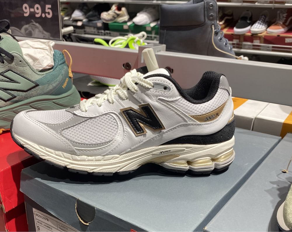 New Balance 2002r