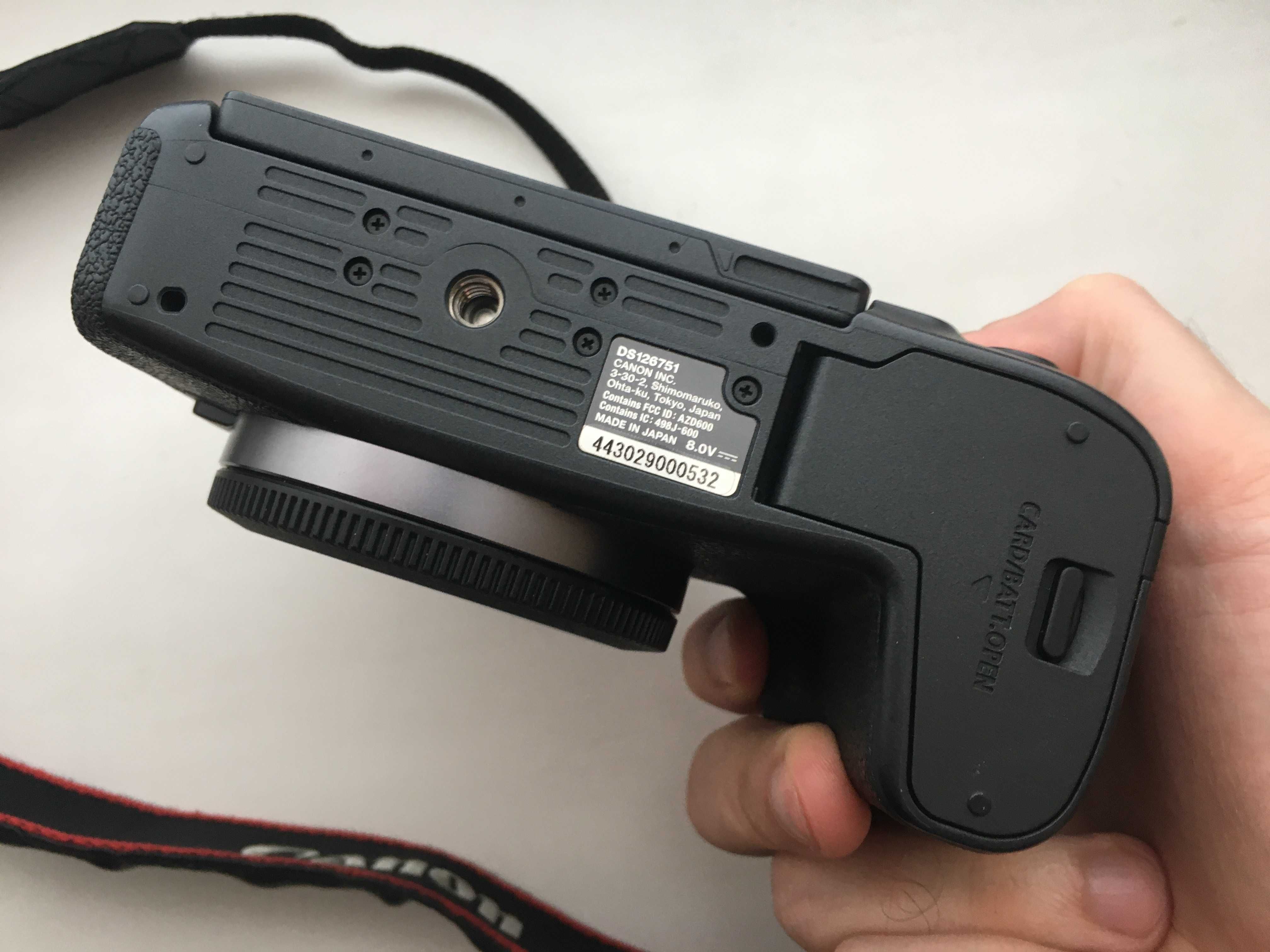Продам беззеркальную камеру Canon RP (в идеале)