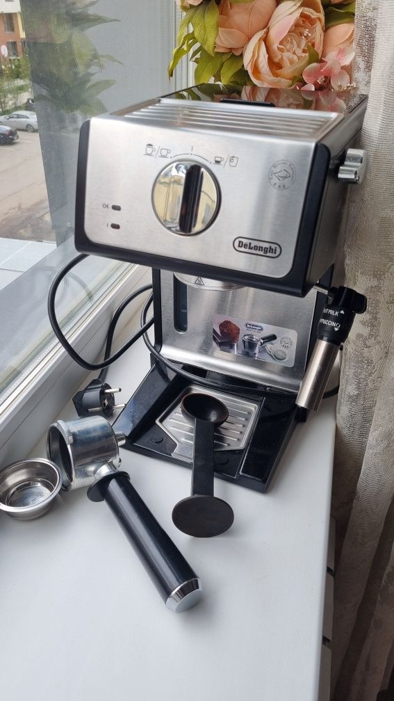 Продам кофеварку Delonghi