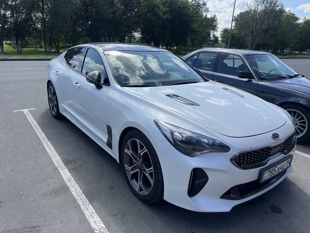 Kia Stinger 3.3 biturbo