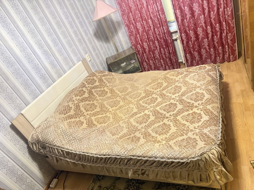 Двухспальная кровать