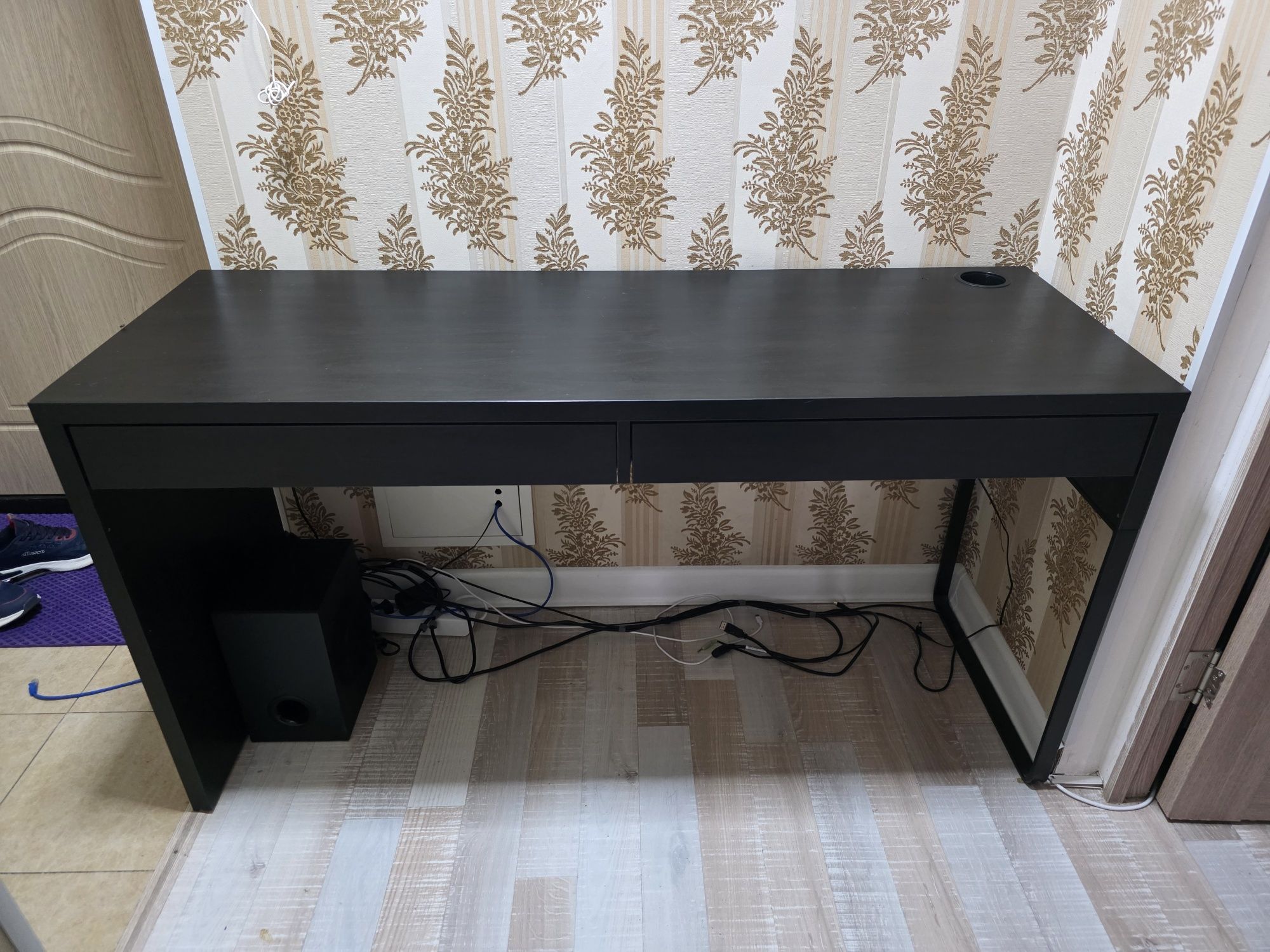 Продам стол ikea micke