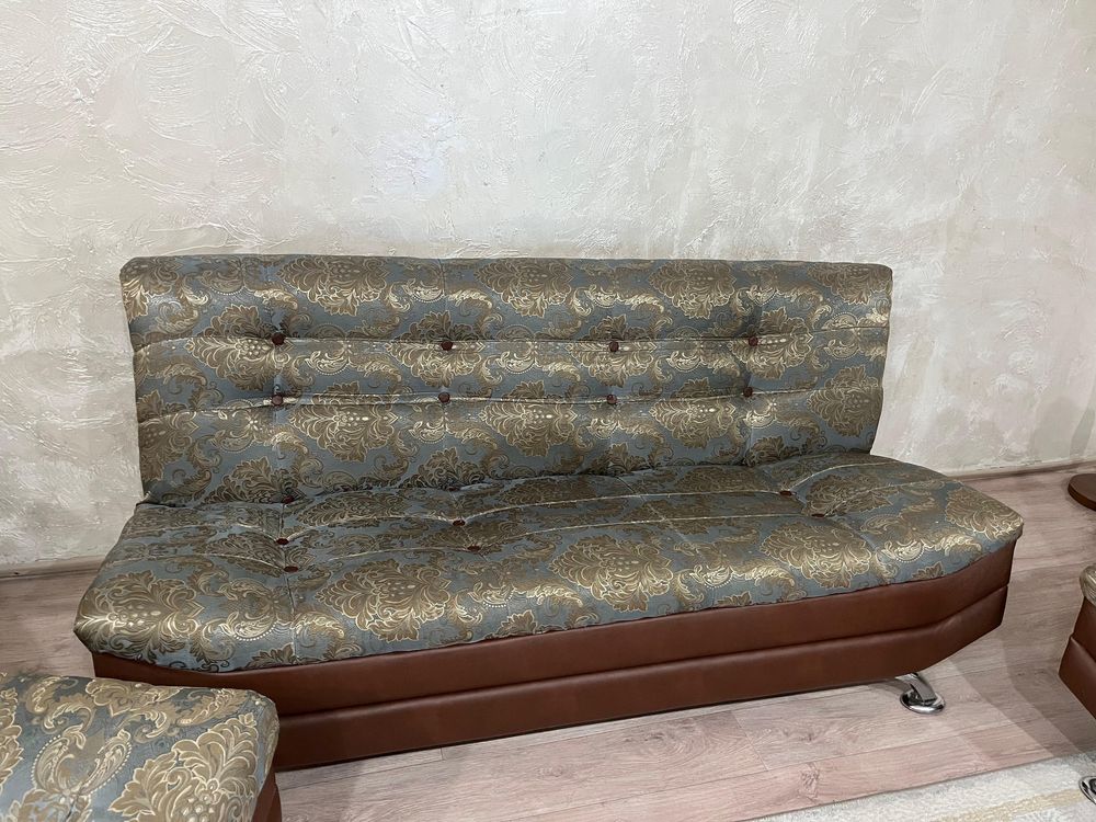Продам тройку диван и два кресла