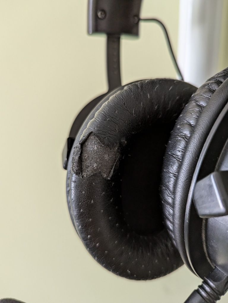 Продам срочно игровые наушники sven ap-g999mv