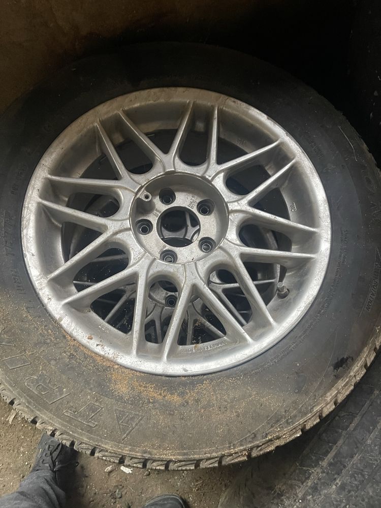 Диски вместе с шинами 215/60/R16 и 225/65/R17