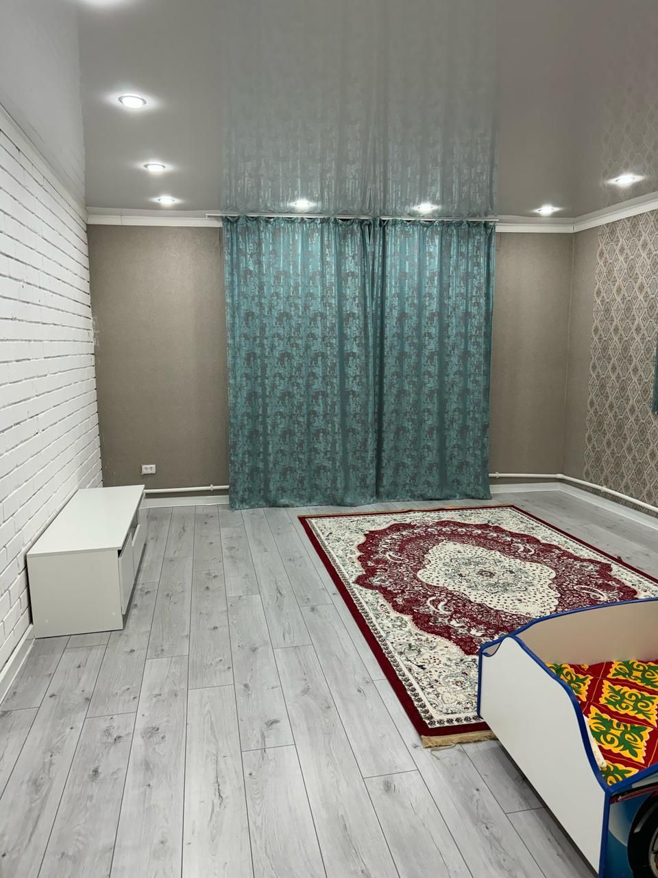 Кирпичный дом 110кв м.на 10 сот остановка мкр Арман