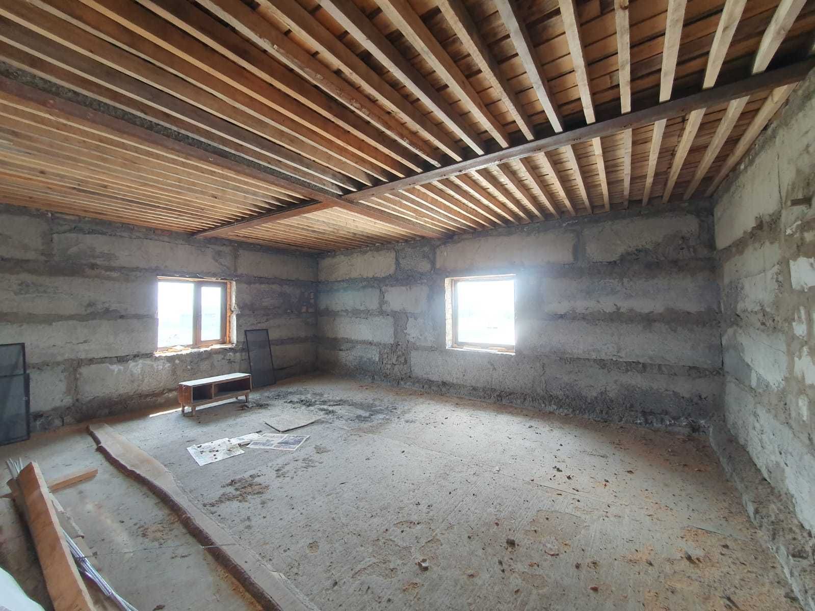 Продам большой 2х уровневый коттедж в Старом городе в черновой