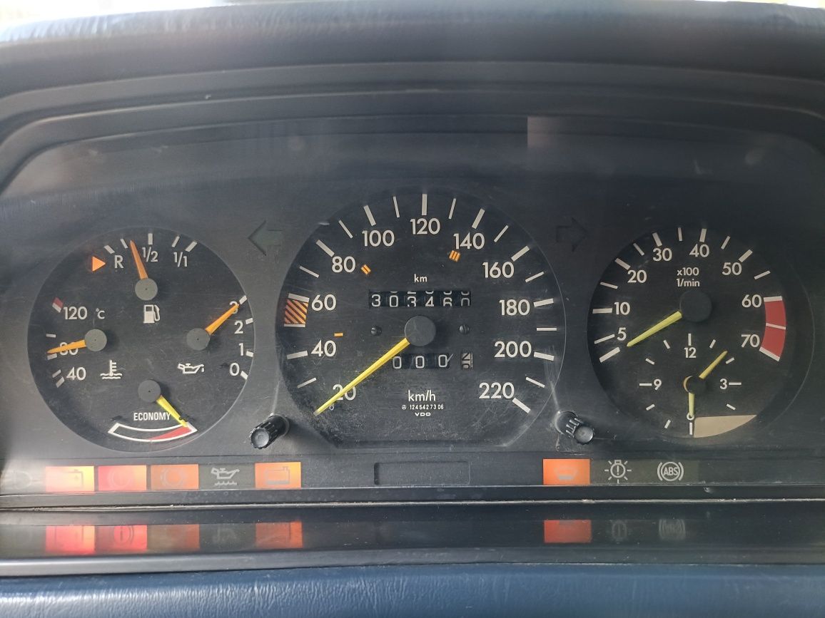 Мерседес w124. Состояние отличное.