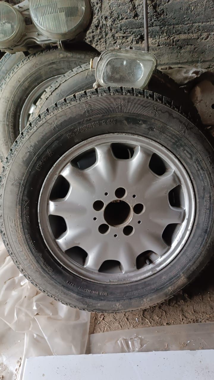 Продается диски на Мерседес бенц ... Оригинальные  R - 15.. с Новой ре