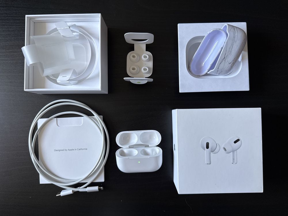 Кейс оригинал от AirPods Pro с поддержкой MagSafe + Ligthning шнур