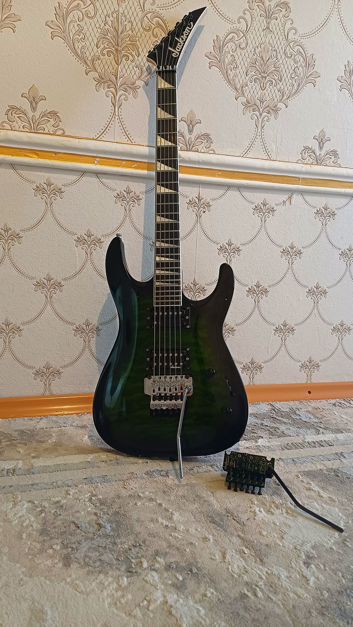 Продам гитару Jackson js32