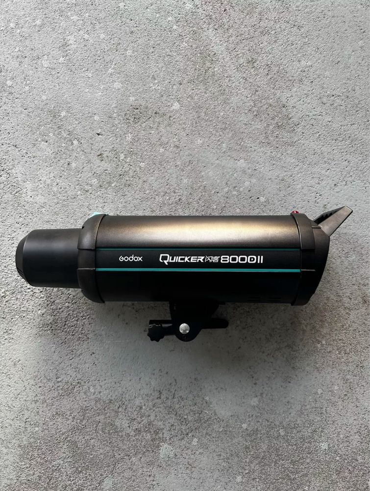 Продаю импульсный свет Godox 800 D2