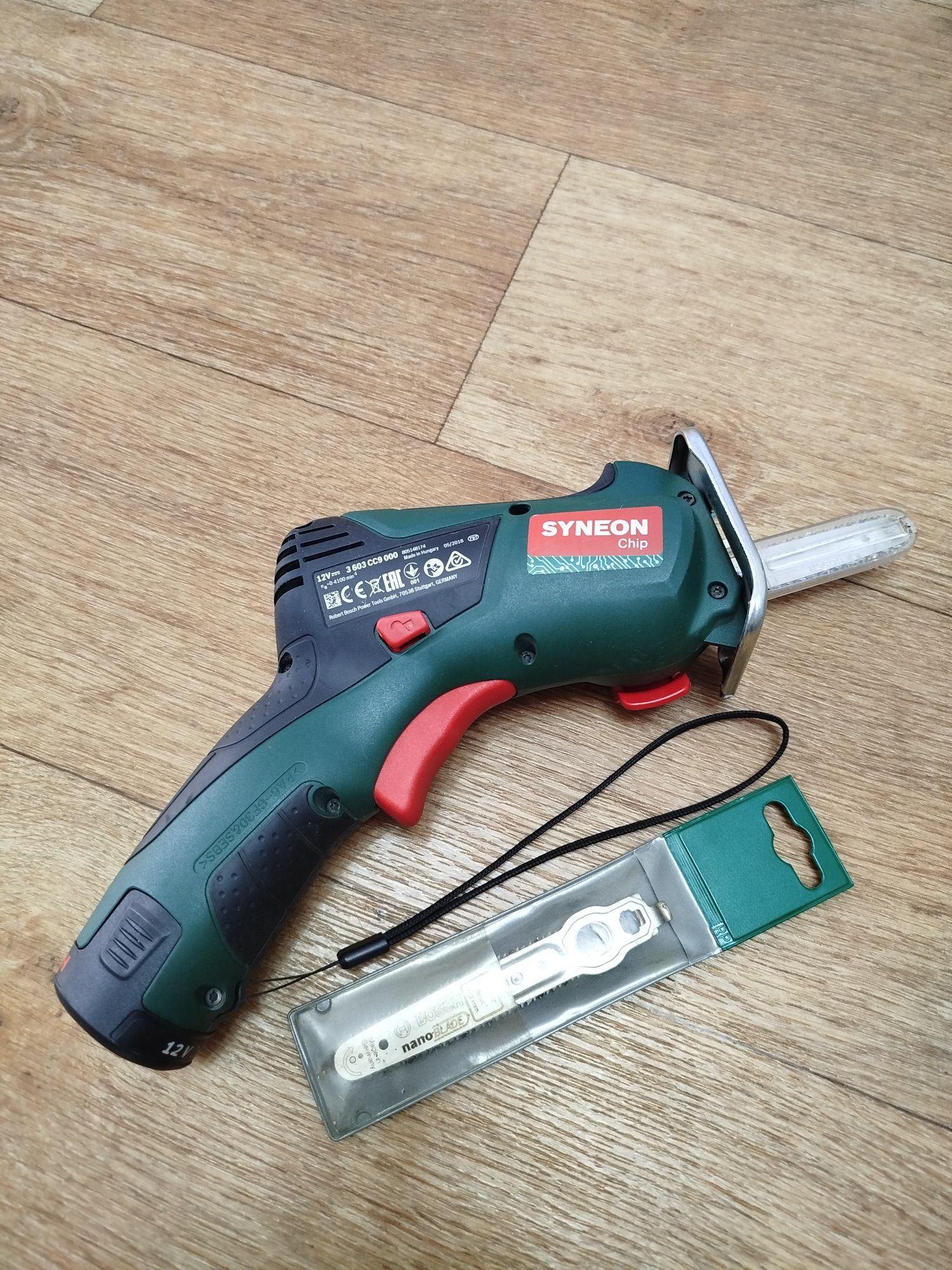 Мини пила Bosch.