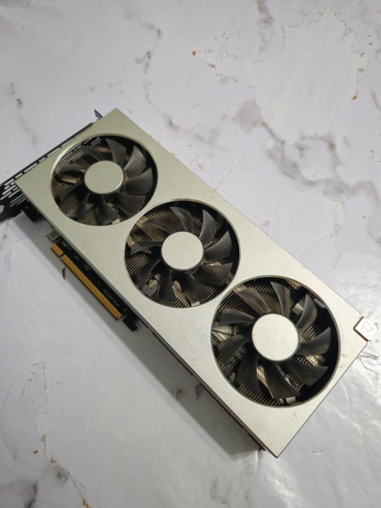 Продам amd radeon vii (7)