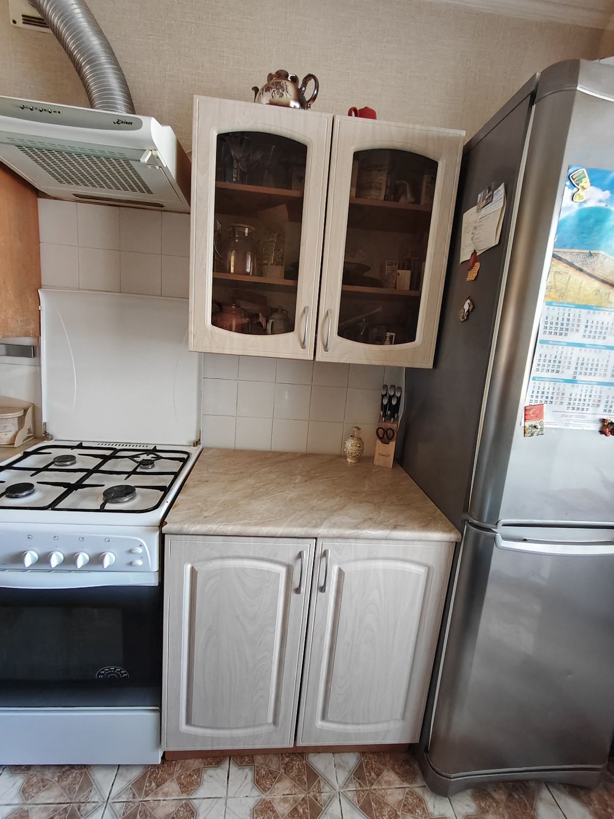 Продам шкаф горку прихожую кухню