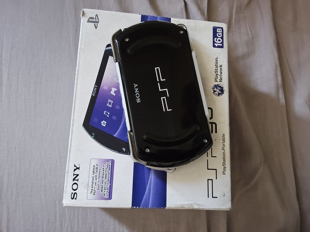 Новая Psp go с коробкой в идеальном состоянии не использовалась