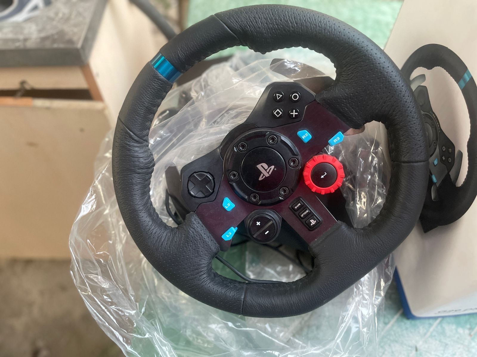 Продам Logitech игровой руль вместе переключателем