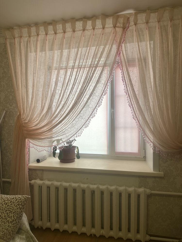 Продам шторы и белую тюль в хорошем качестве