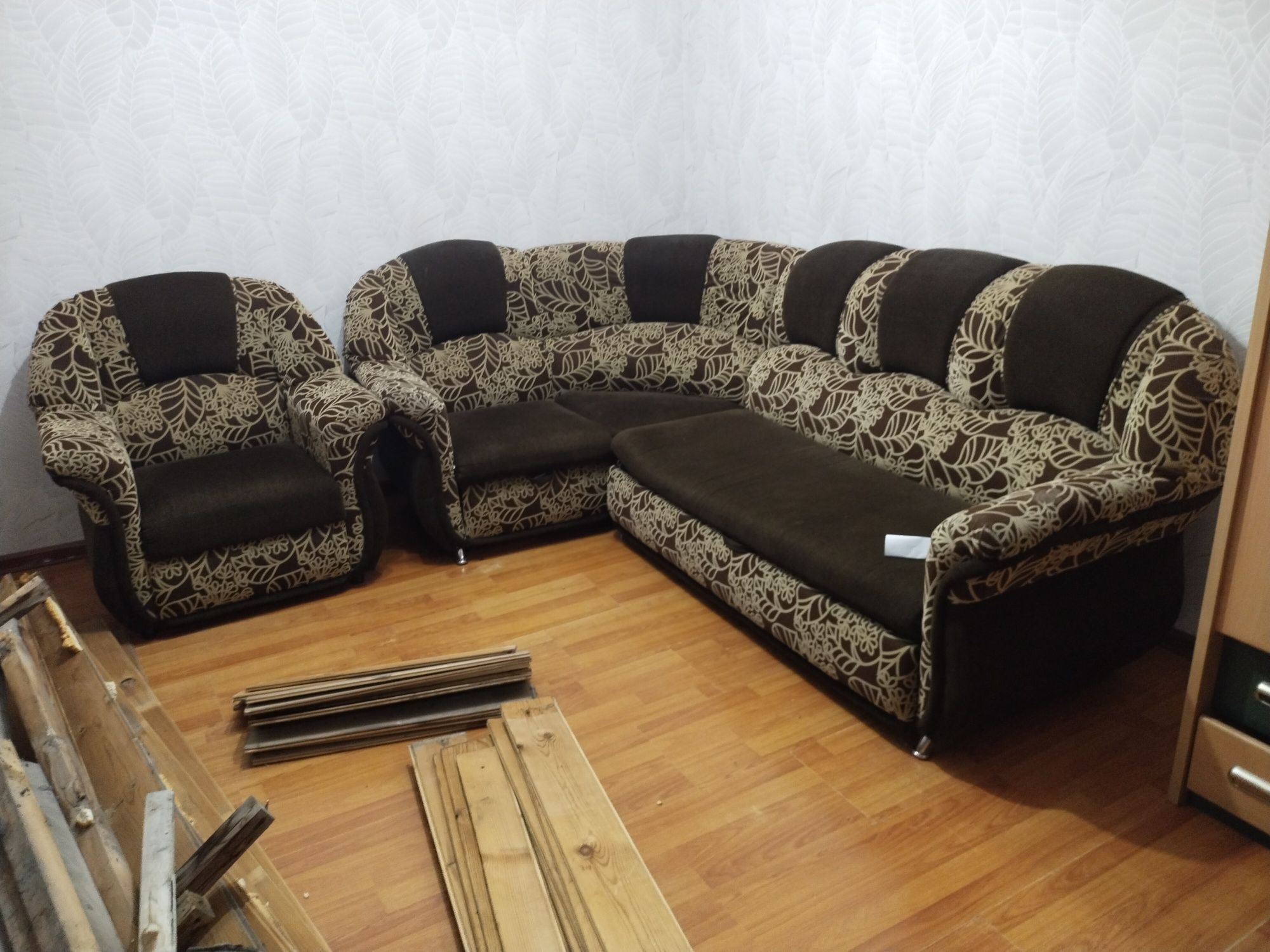 Продам диван и шкаф