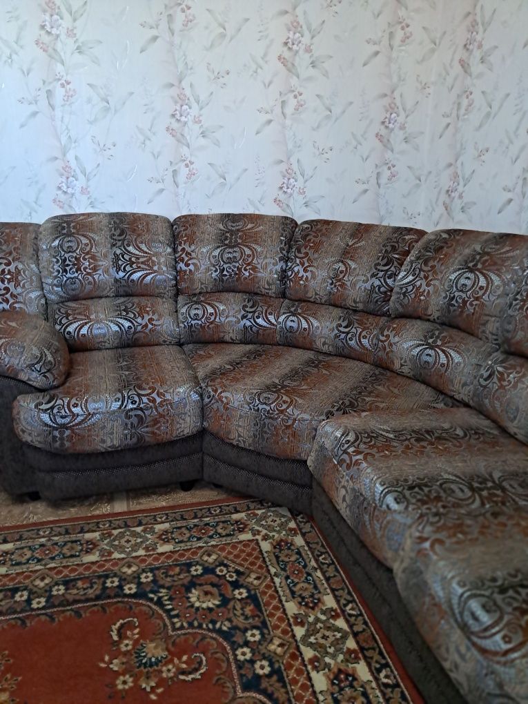 Продам угловой диван Беларусь срочно