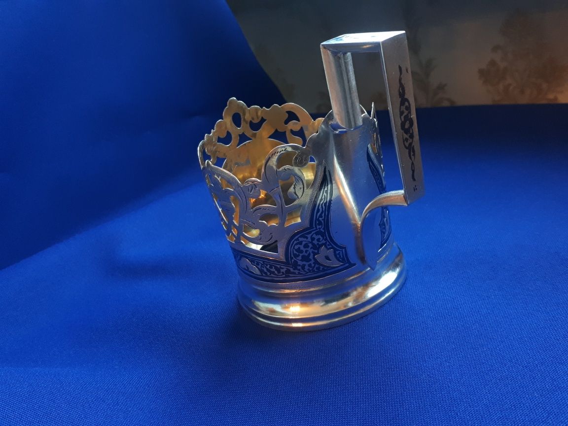 Серебряный подстаканник.